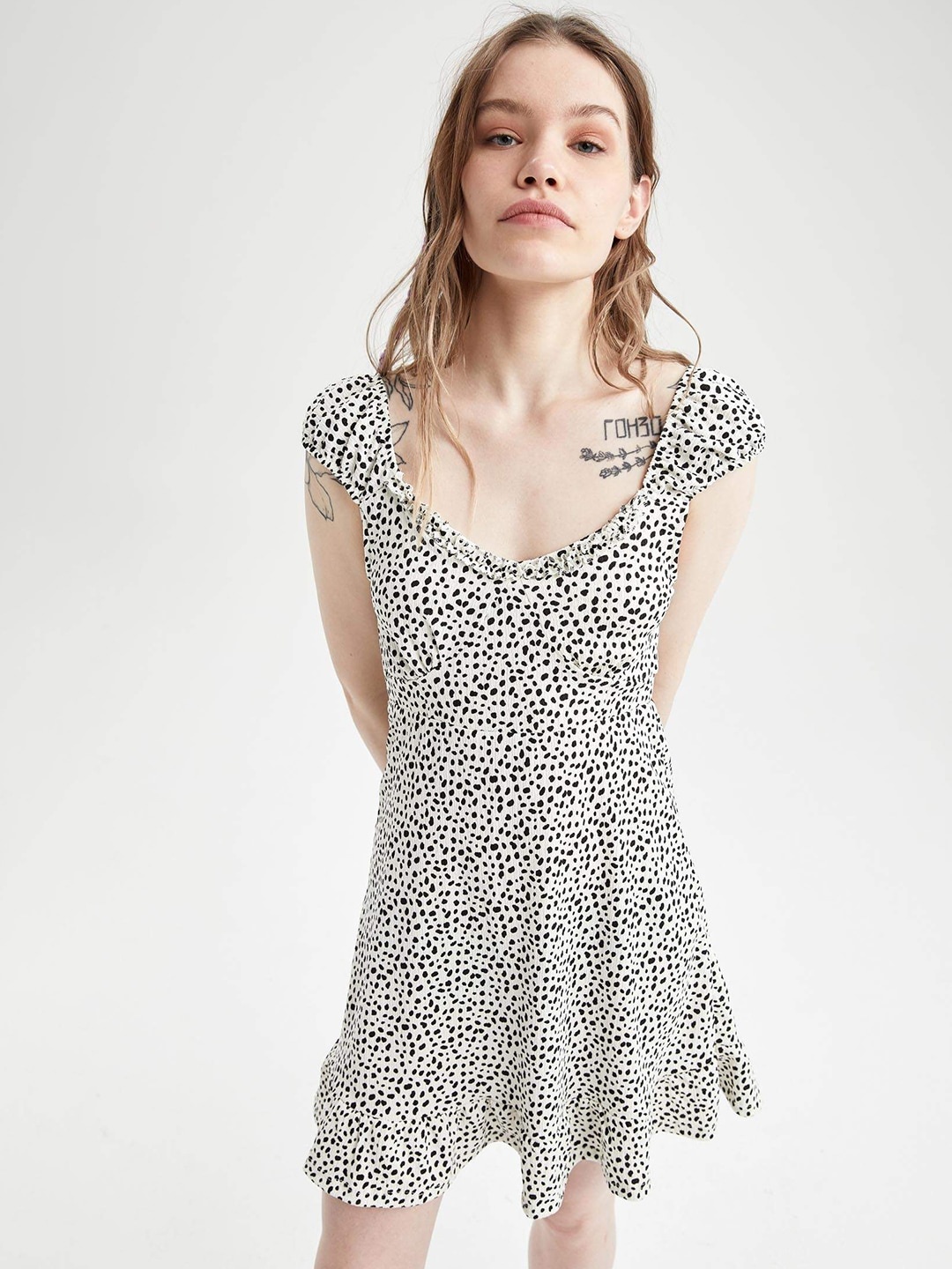 

DeFacto White & Black Abstract Print A-Line Dress