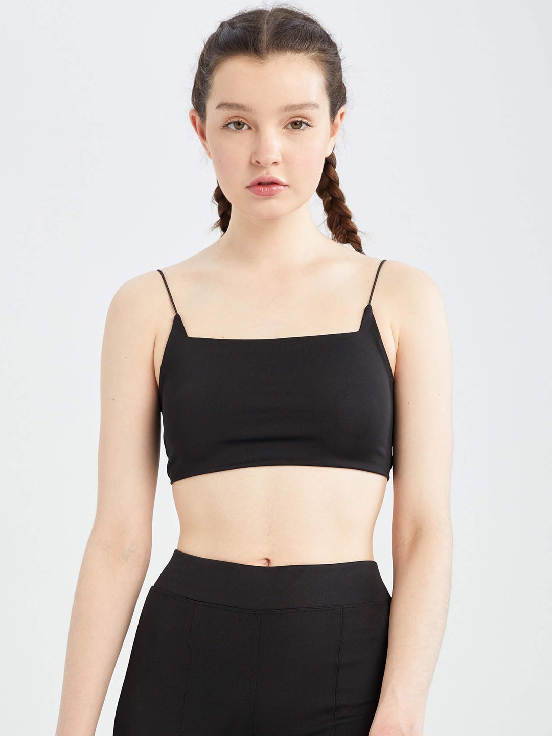 

DeFacto Black Solid Crop Top