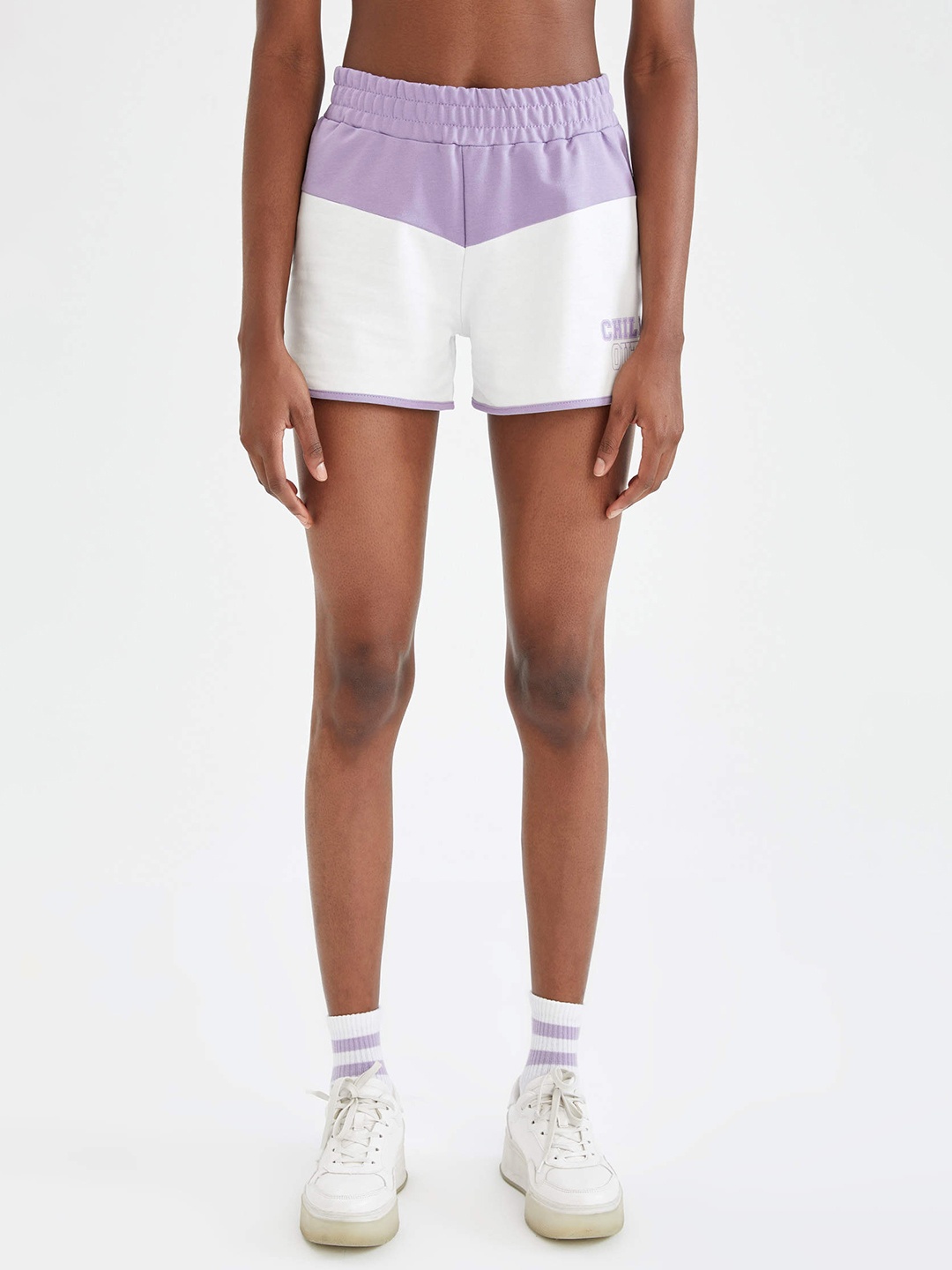 

DeFacto Women Lavender Colourblocked Shorts