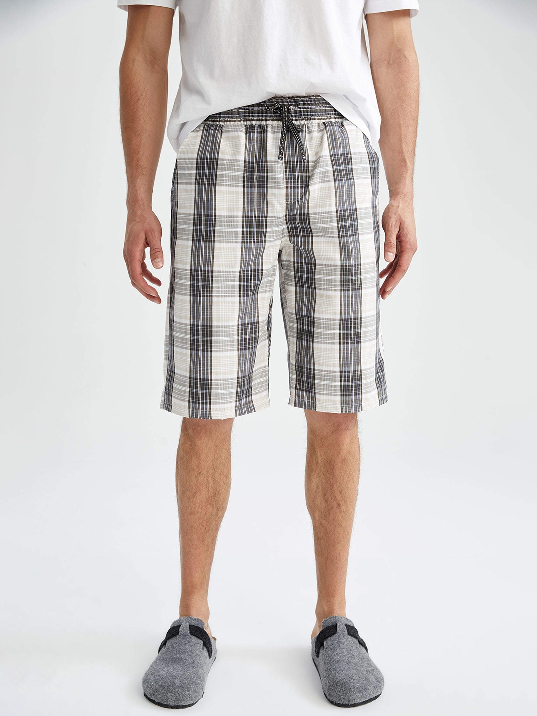 

DeFacto Men Beige & Green Checked Boxers