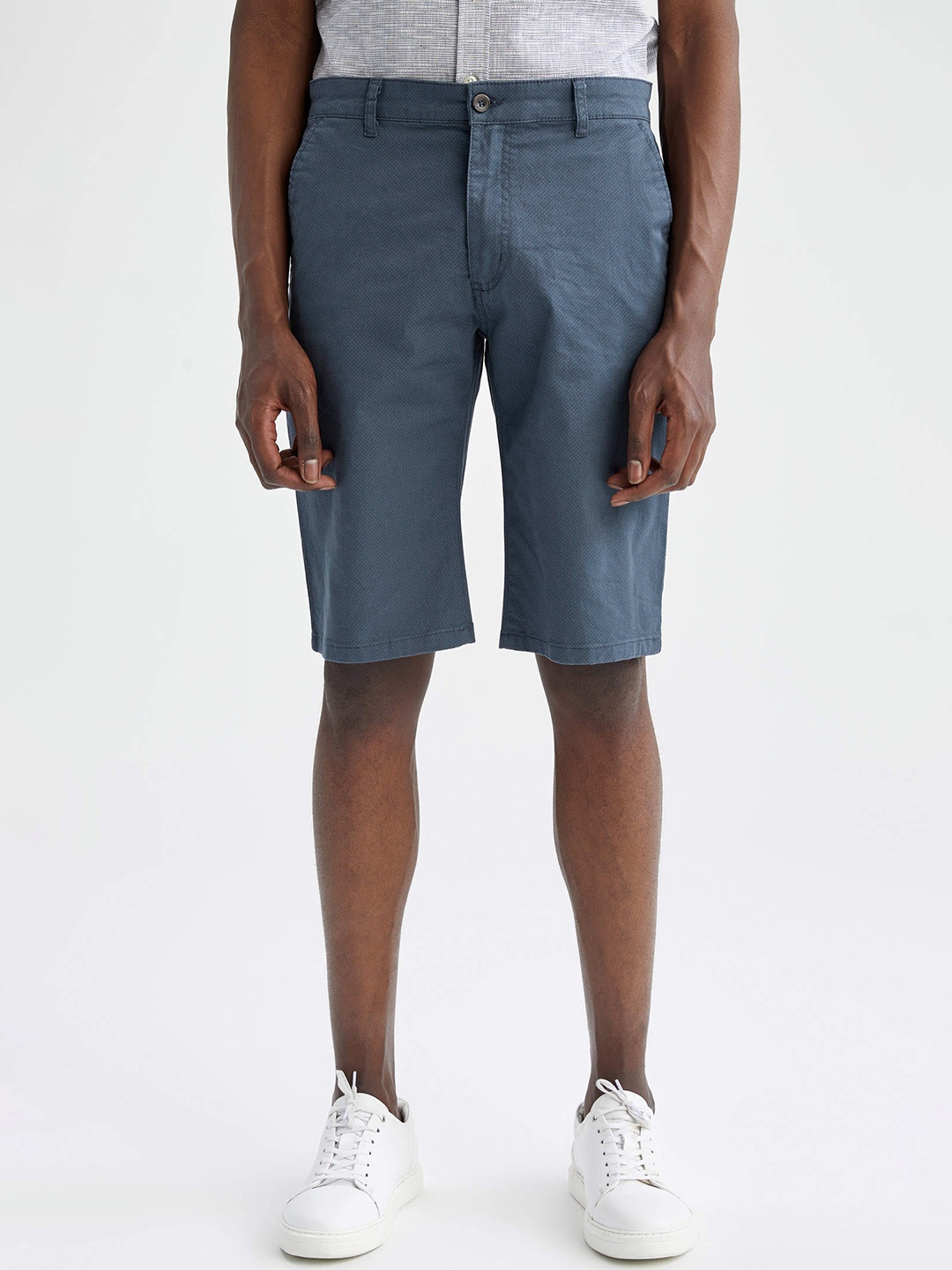 

DeFacto Men Navy Blue Solid Chino Shorts