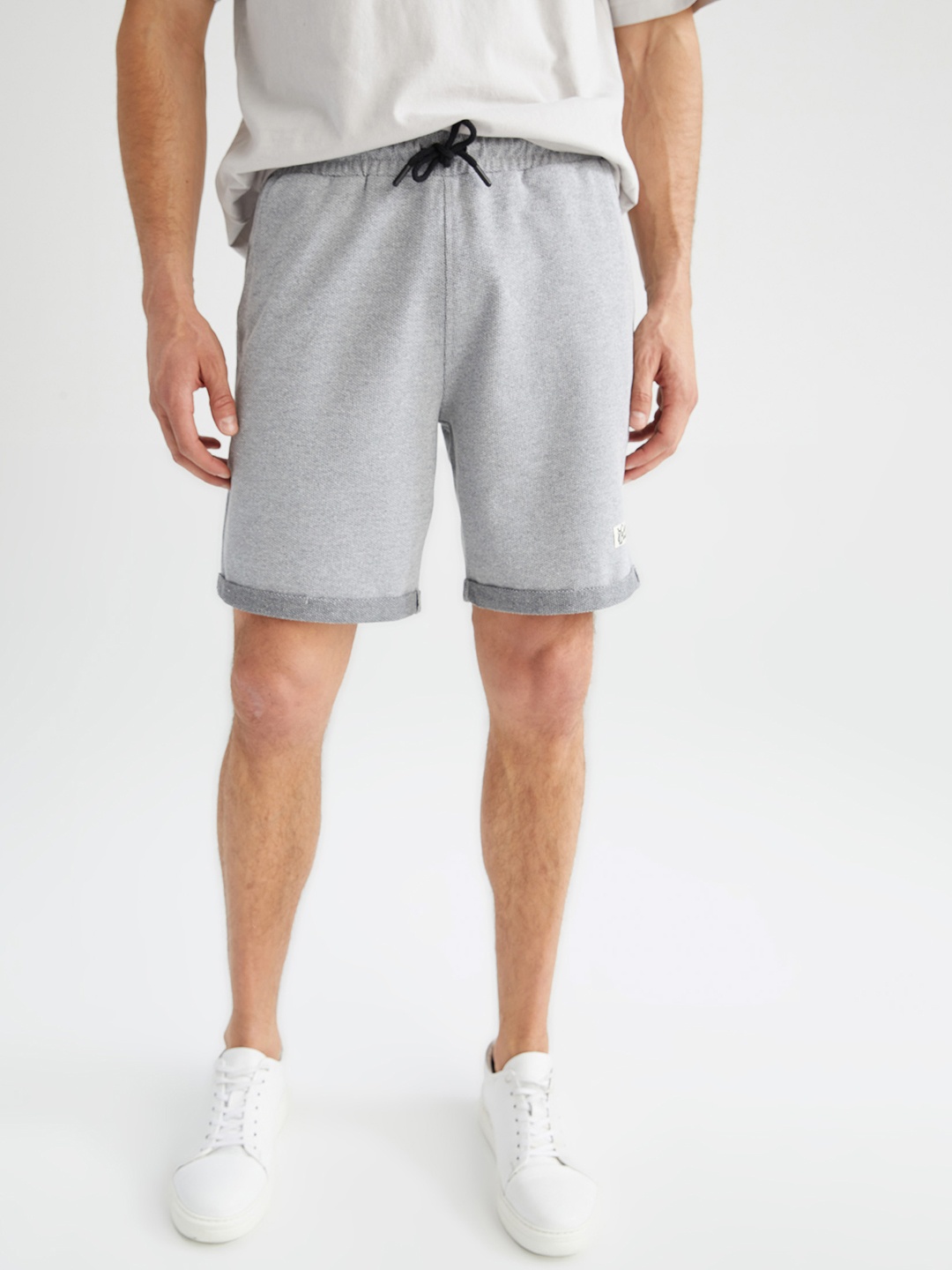 

DeFacto Men Grey Solid Shorts