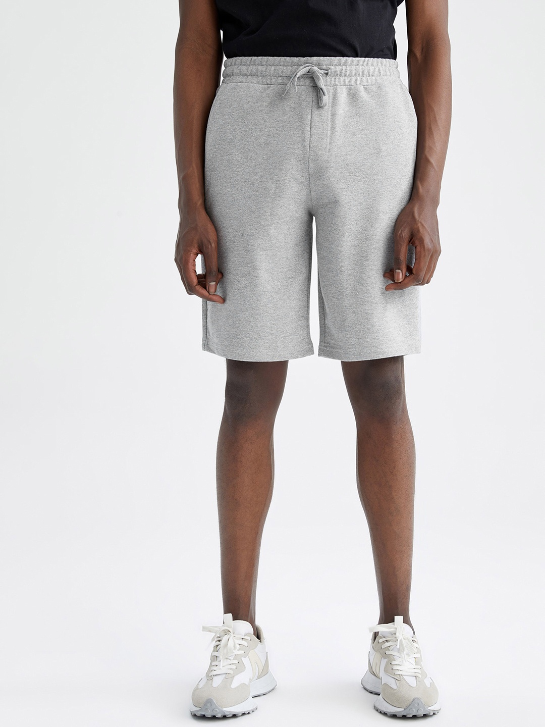 

DeFacto Men Grey Solid Shorts