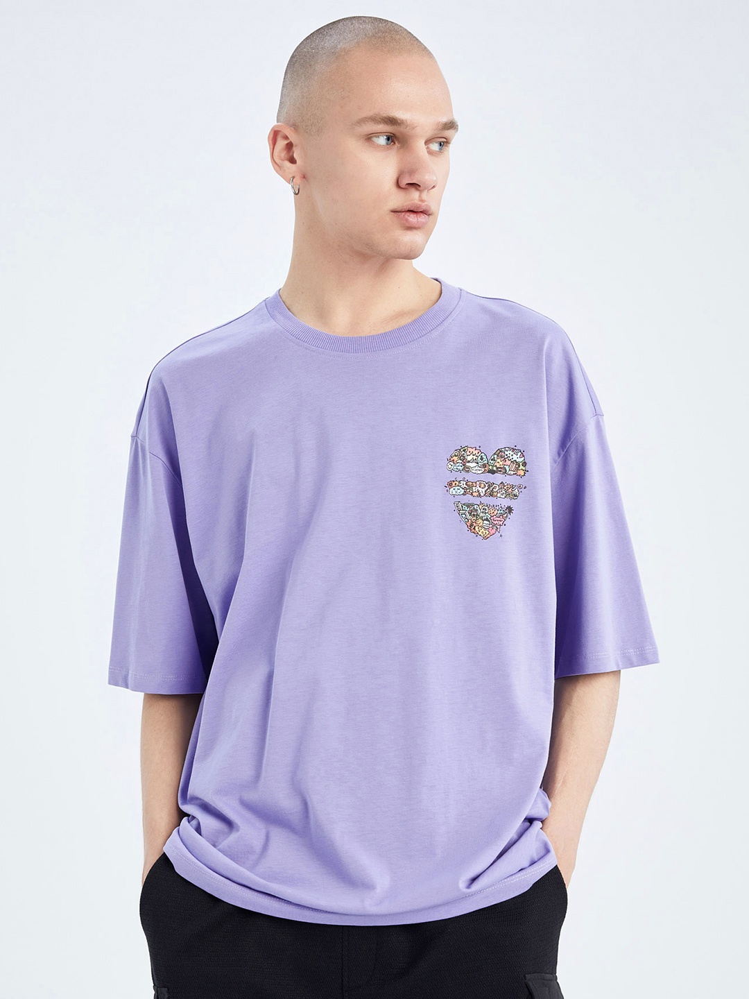 

DeFacto Men Lavender & Black Printed Pure Cotton T-shirt