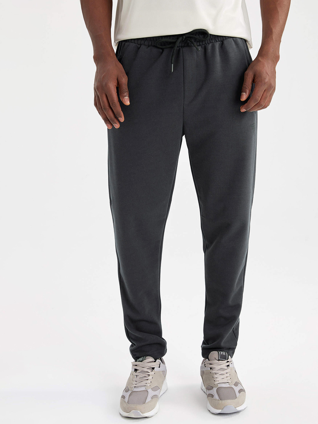 

DeFacto Men Navy Blue Solid Joggers