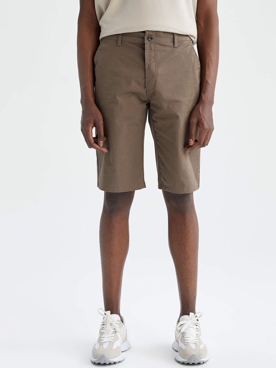 

DeFacto Men Brown Solid Chino Shorts