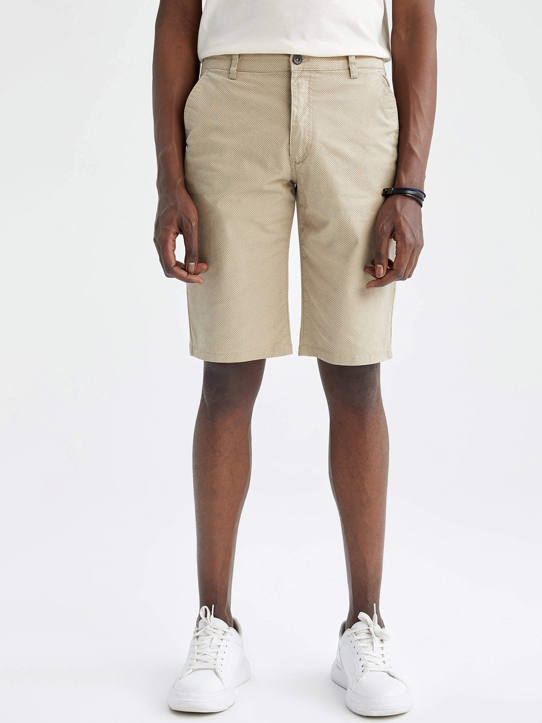 

DeFacto Men Beige Solid Chino Shorts