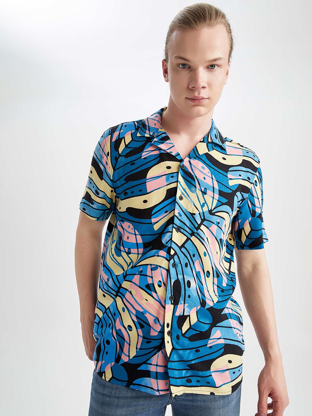 

DeFacto Men Blue & Black Printed Casual Shirt