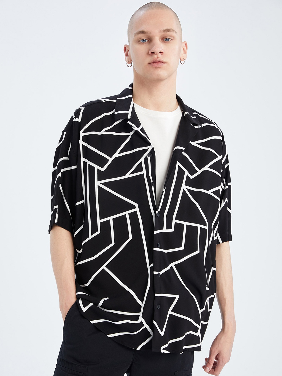 

DeFacto Men Black & White Printed Casual Shirt