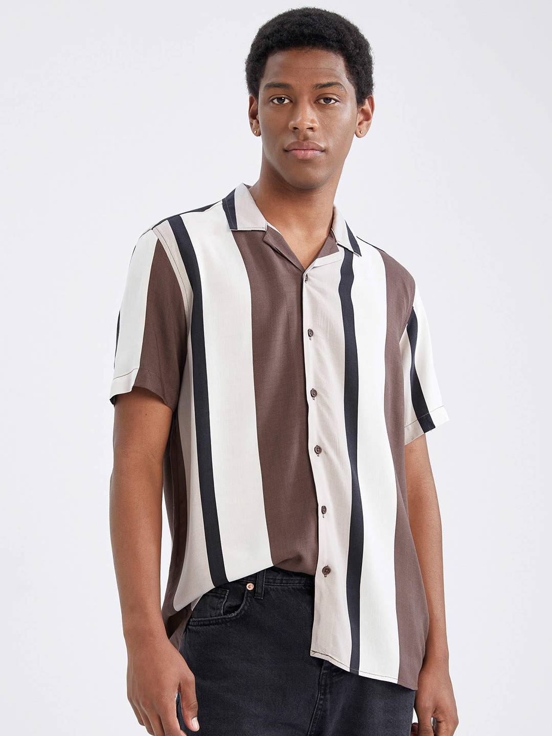 

DeFacto Men White & Brown Striped Casual Shirt