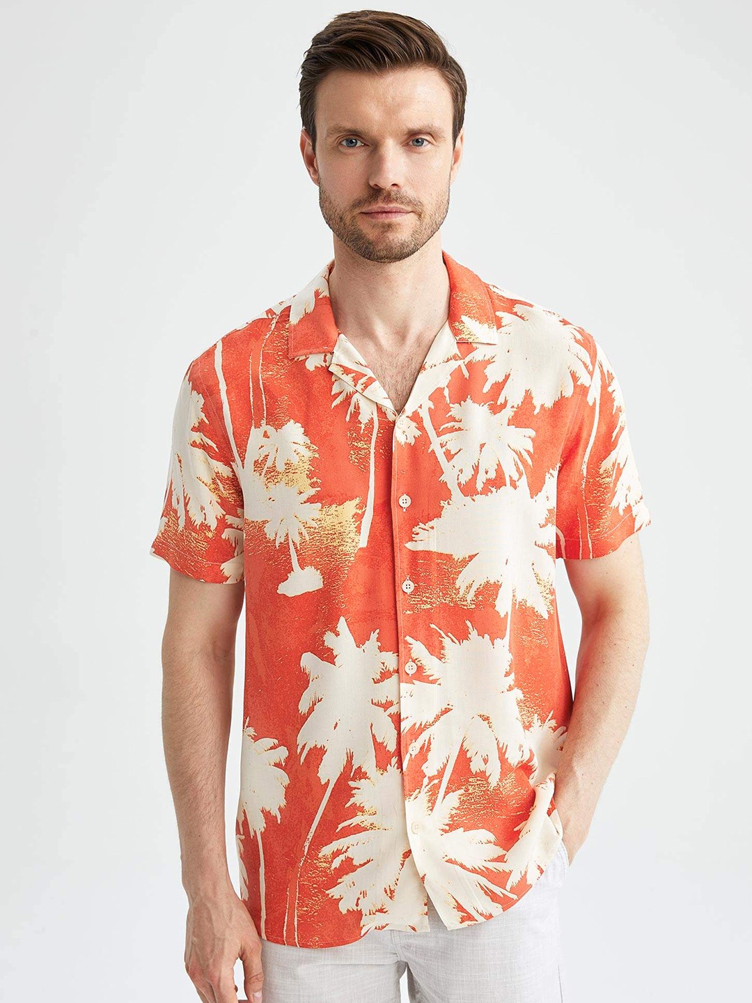 

DeFacto Men Red & Off White Floral Print Casual Shirt