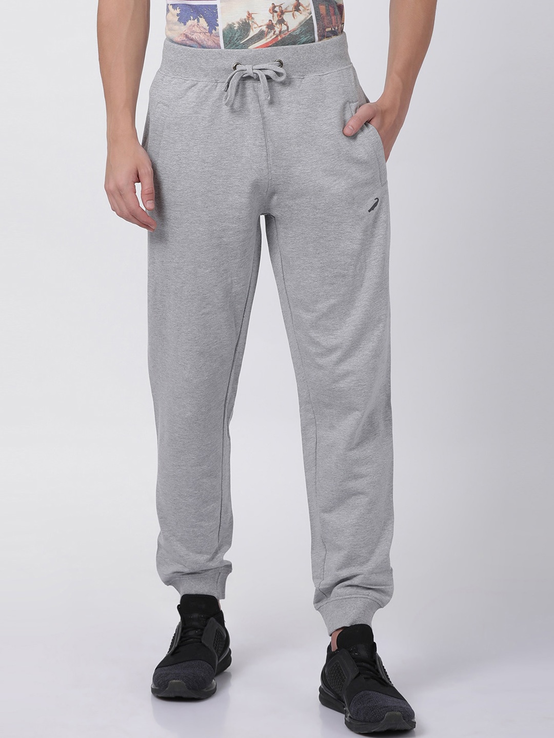 

Crocodile Men Grey Solid Cotton Slim-Fit Joggers