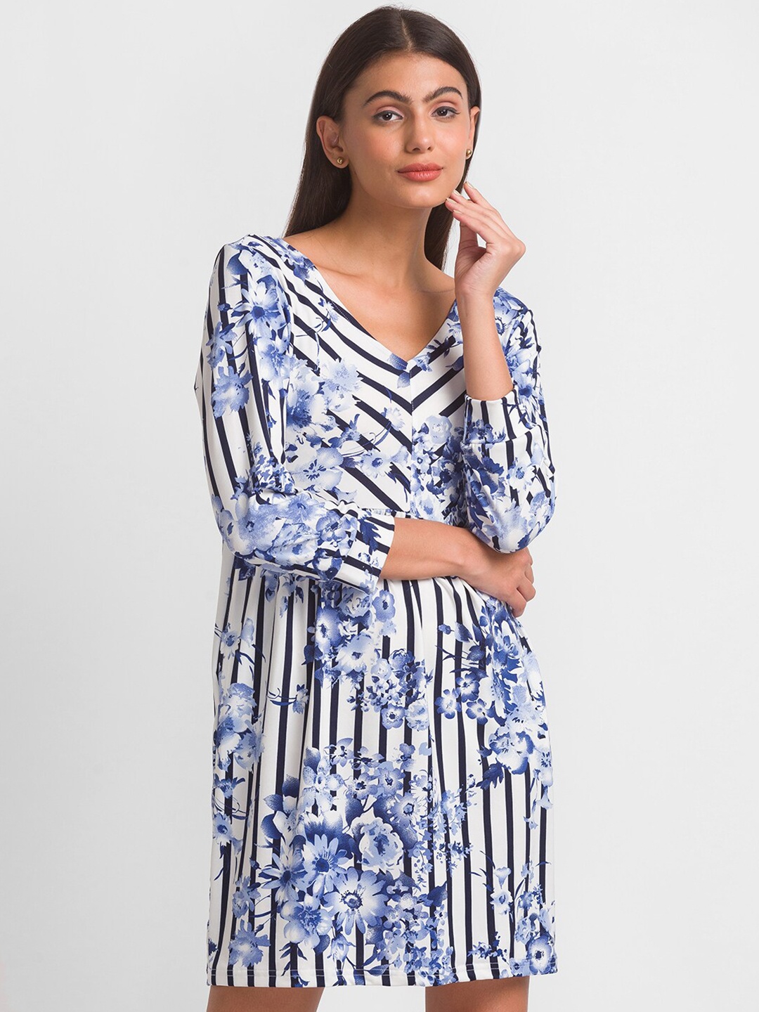 

Globus White Dress