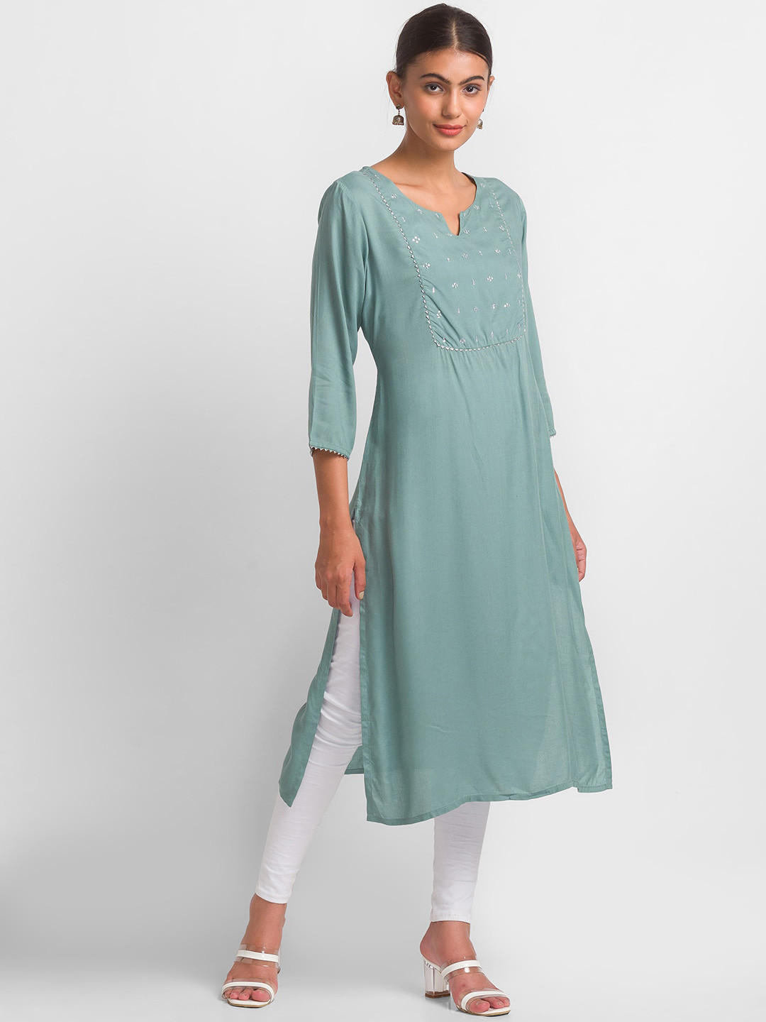 

Globus Women Blue & aquifer Thread Work Kurta