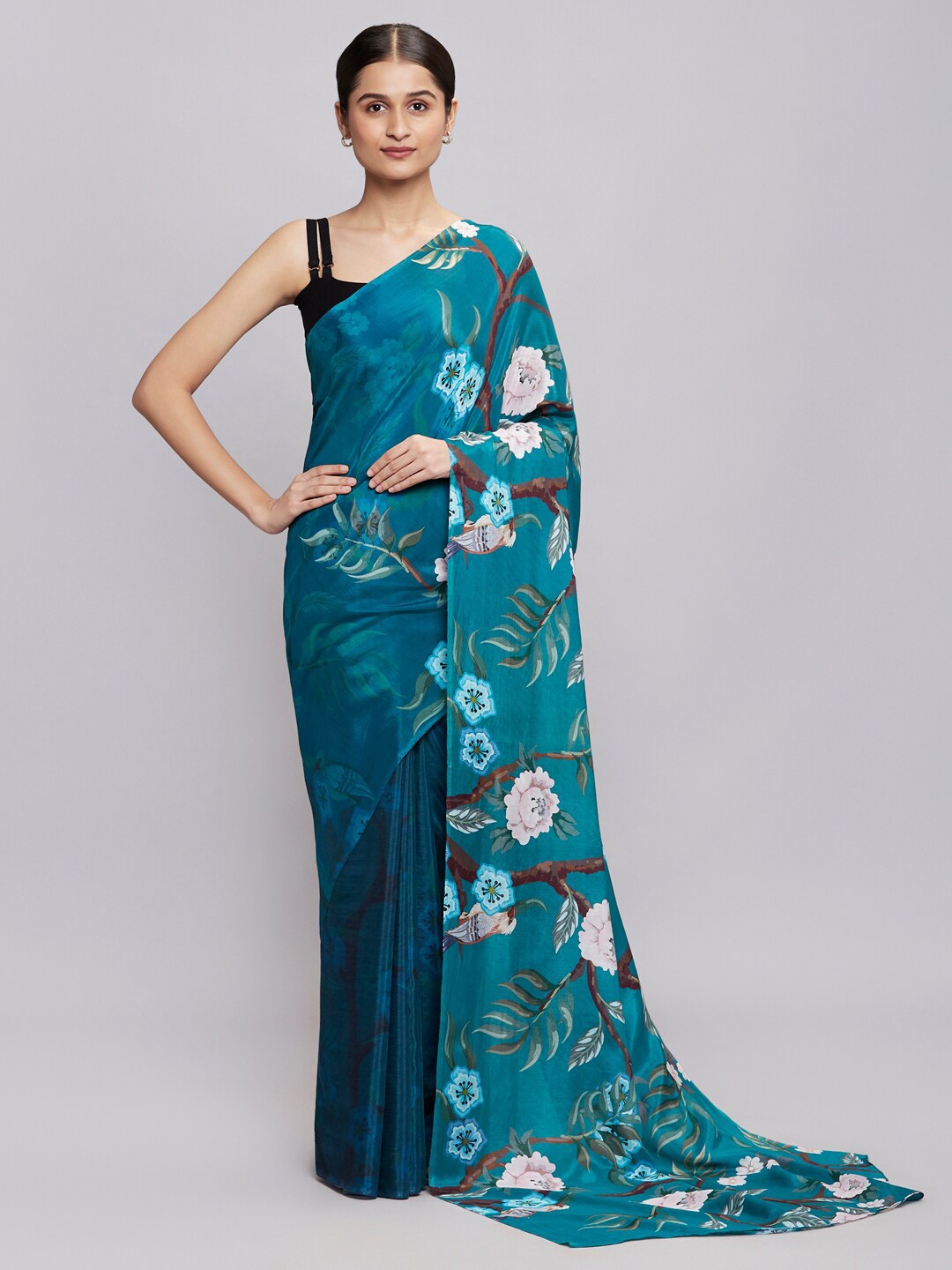 

navyasa Blue & White Floral Saree