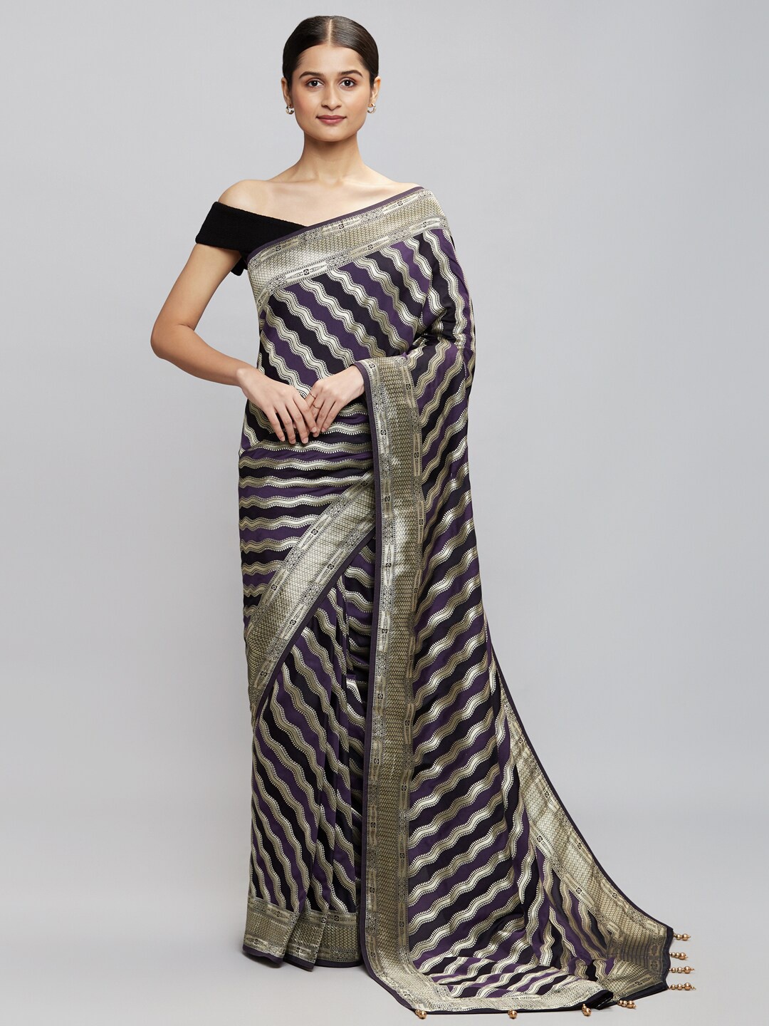 

navyasa by liva Violet & Gold-Toned Woven Design Zari Saree