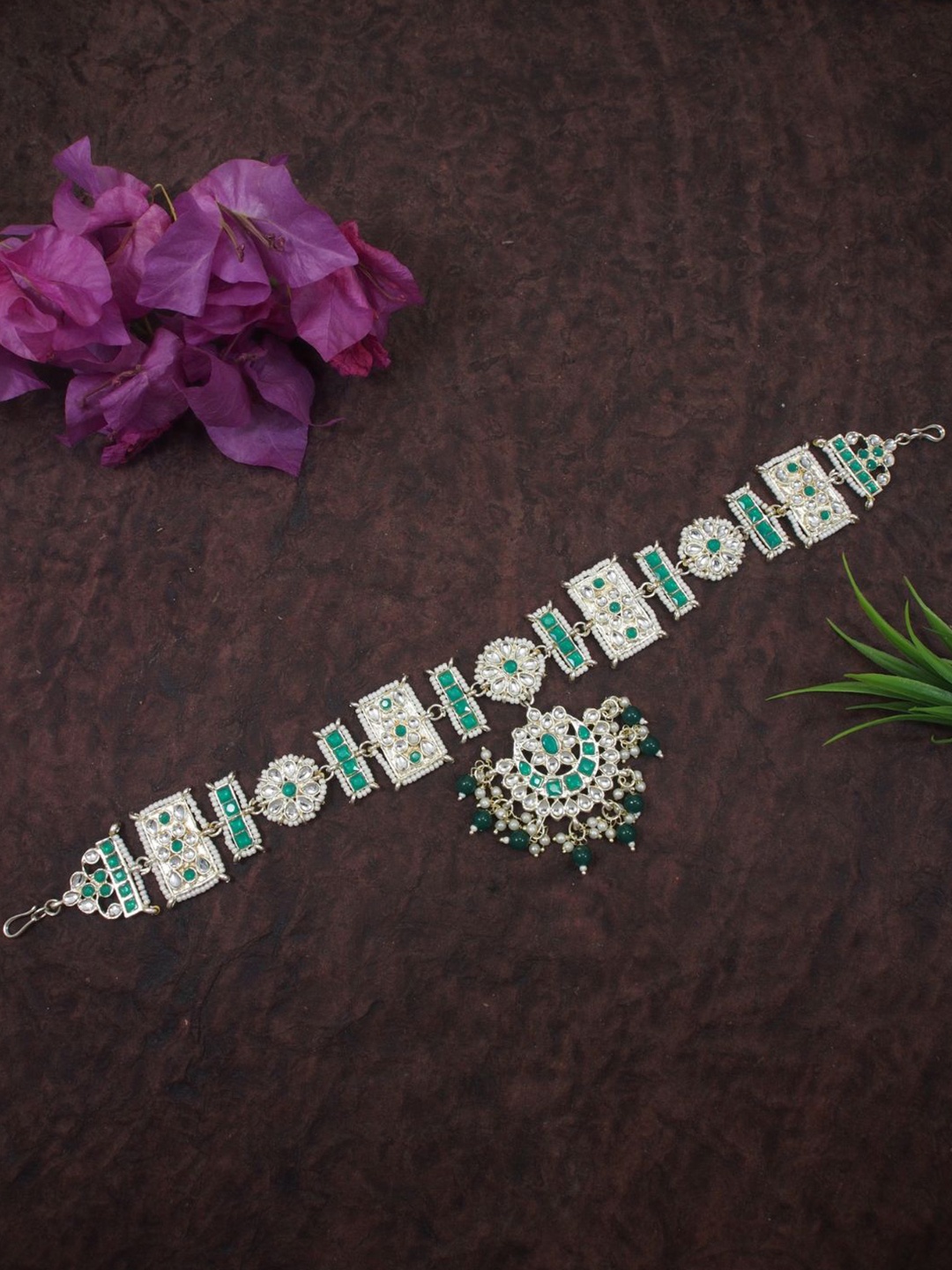 

I Jewels Green & White Gold-Plated Kundan Studded & Beaded Sheeshphool