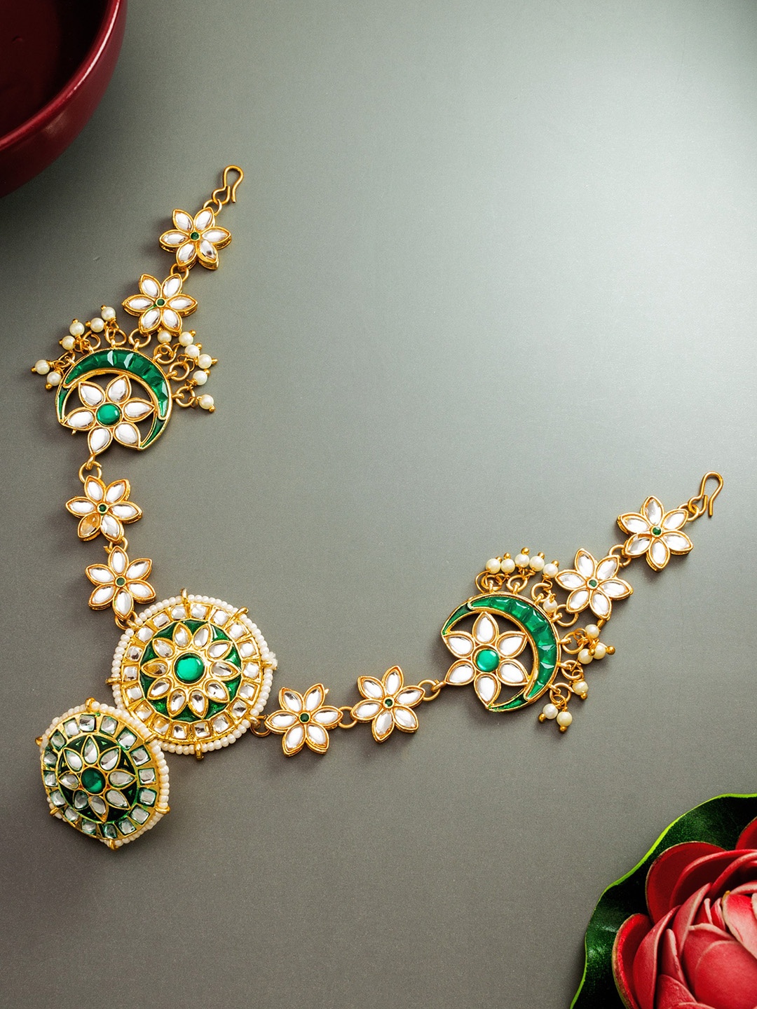 

aadita Gold-Toned White & Green Kundan-Studded Pearl Beaded Floral Shaped Sheeshphool Mathapatti