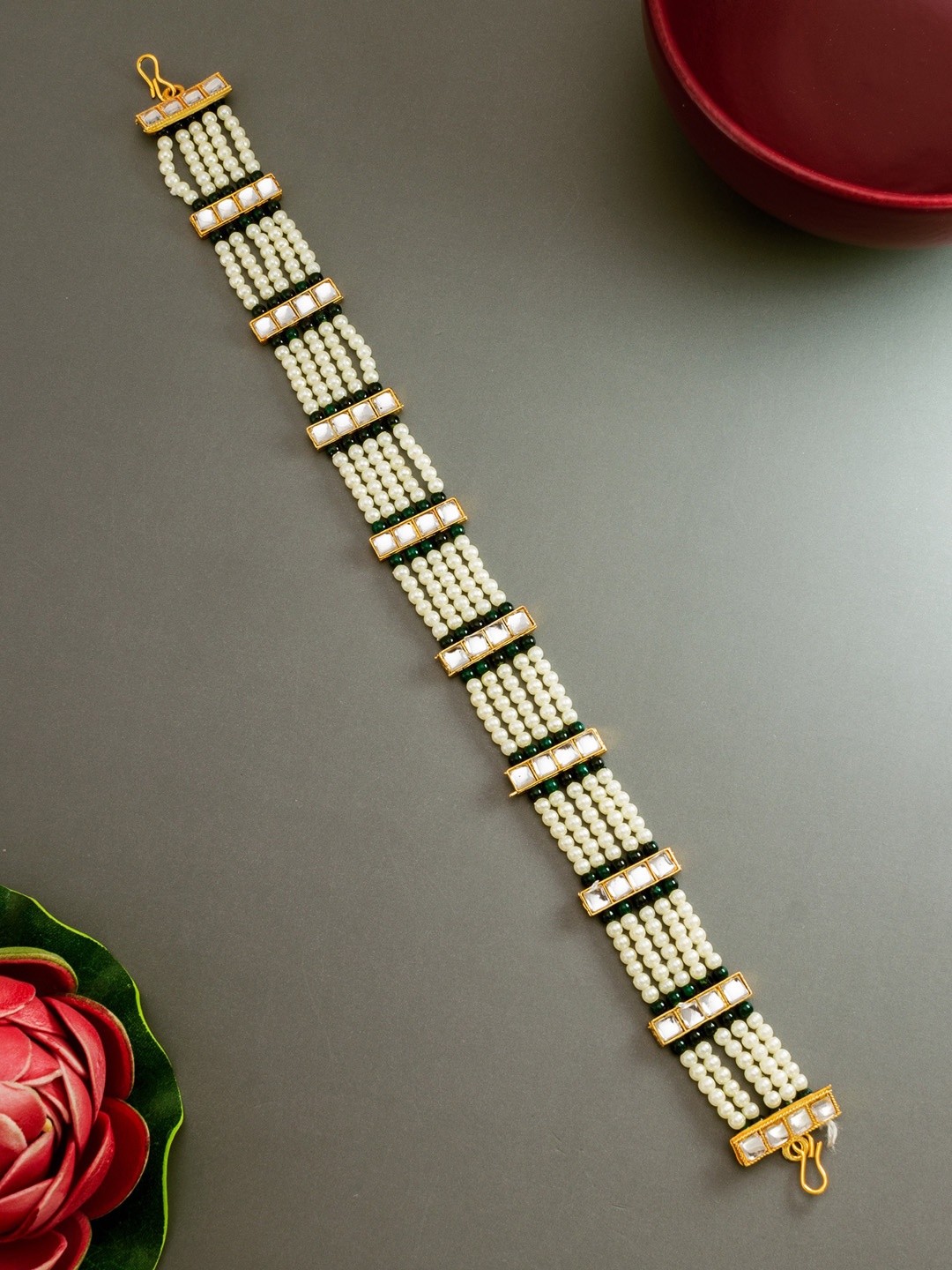 

aadita Women Gold-Plared White Kundan Studded & Pearl Beaded Maangtikka