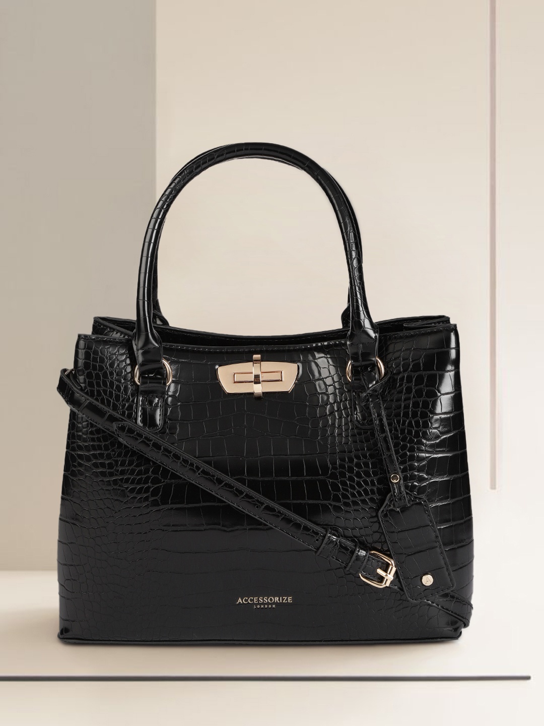 

Accessorize London Women Faux Leather Carolina Handheld, Black