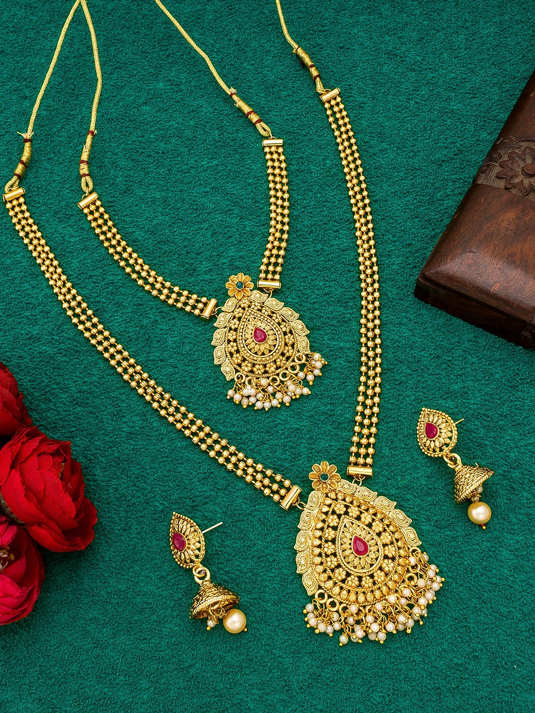 

aadita Gold-Plated Red Stone-Studded & White Beaded Jewellery Set