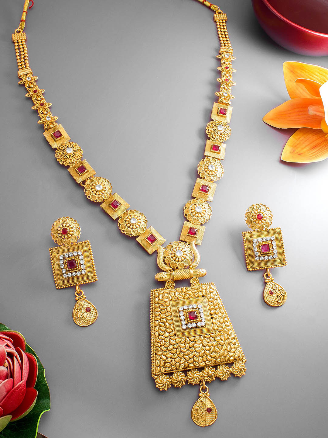 

aadita Gold-Plated Stone-Studded Jewellery Set