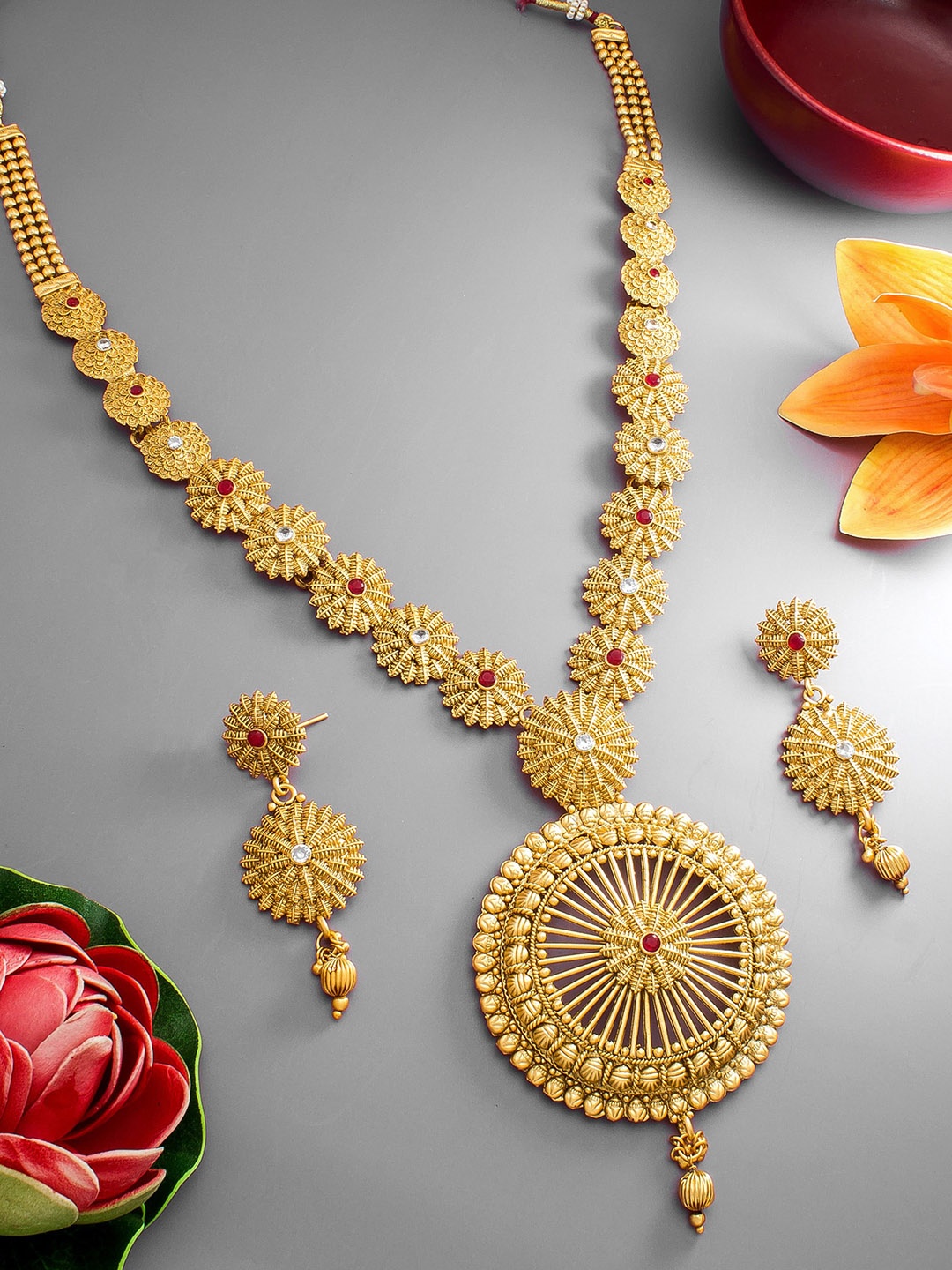 

aadita 22k Gold-Plated Red & White Stone-Studded & Beaded Jewellery Set