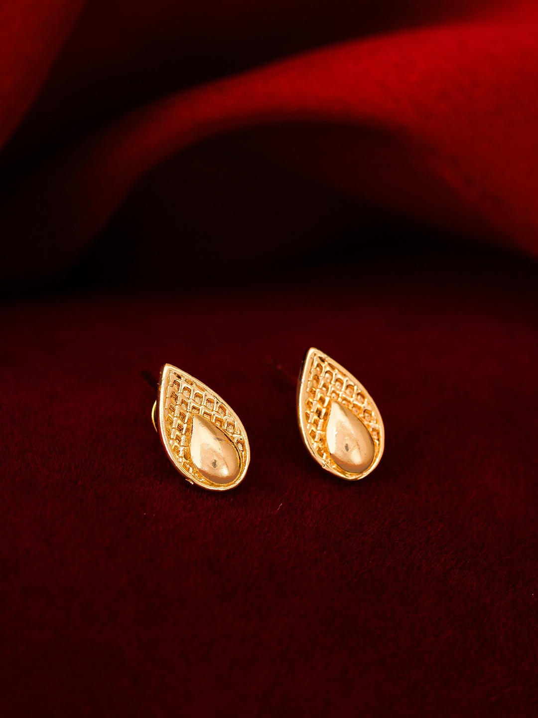 

aadita Gold-Toned Geometric Studs Earrings
