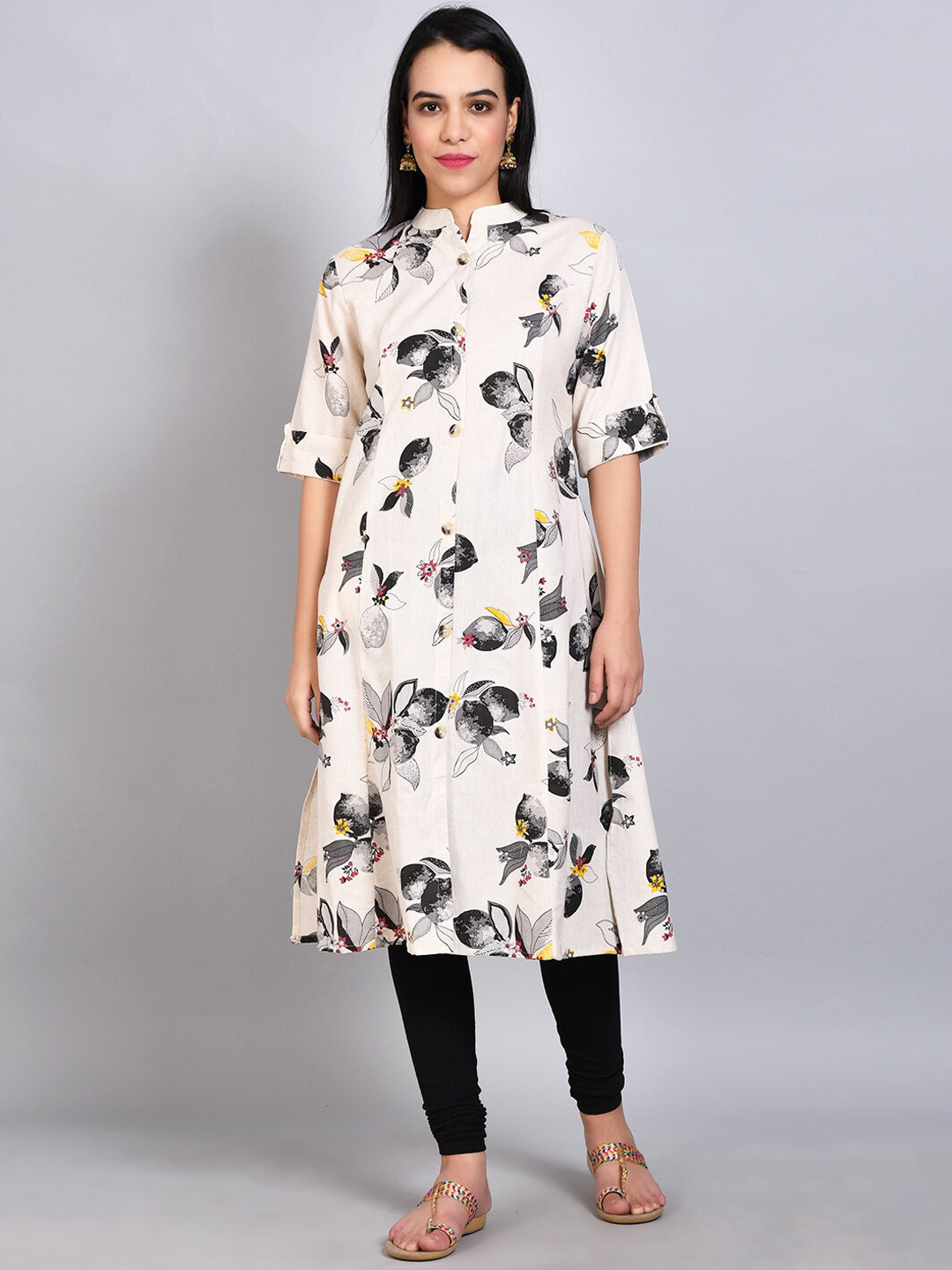 

FLAVIDO Women White Floral Printed Flared Sleeves Kurta