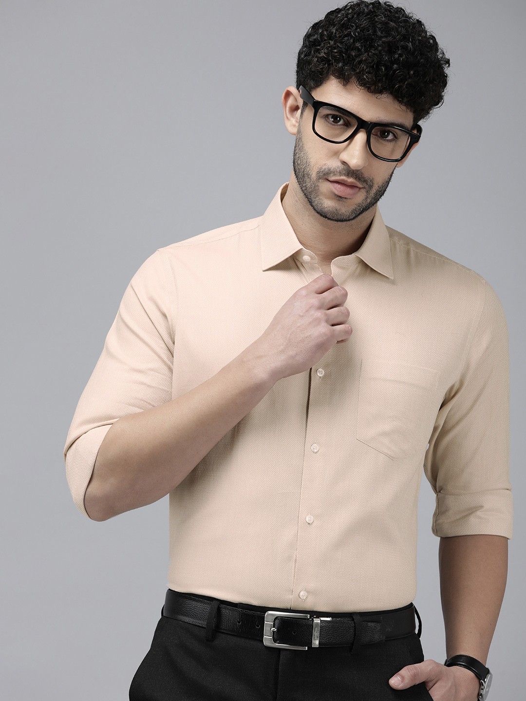 

Van Heusen Men Pure Cotton Custom Fit Formal Shirt, Beige