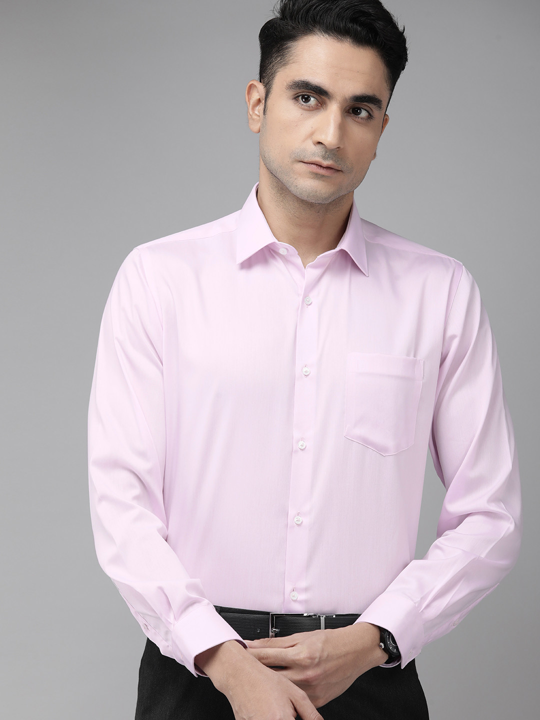 

Van Heusen Men Pink Solid Custom Fit Pure Cotton Formal Shirt