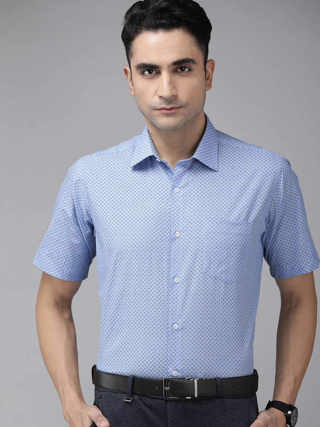 

Van Heusen Men Blue Geometric Printed Custom Fit Pure Cotton Formal Shirt