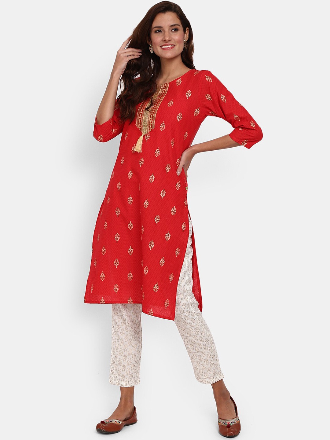 

V-Mart Women Red & amaranth red Ethnic Motifs Printed Keyhole Neck Flared Sleeves Thread Work Kurta