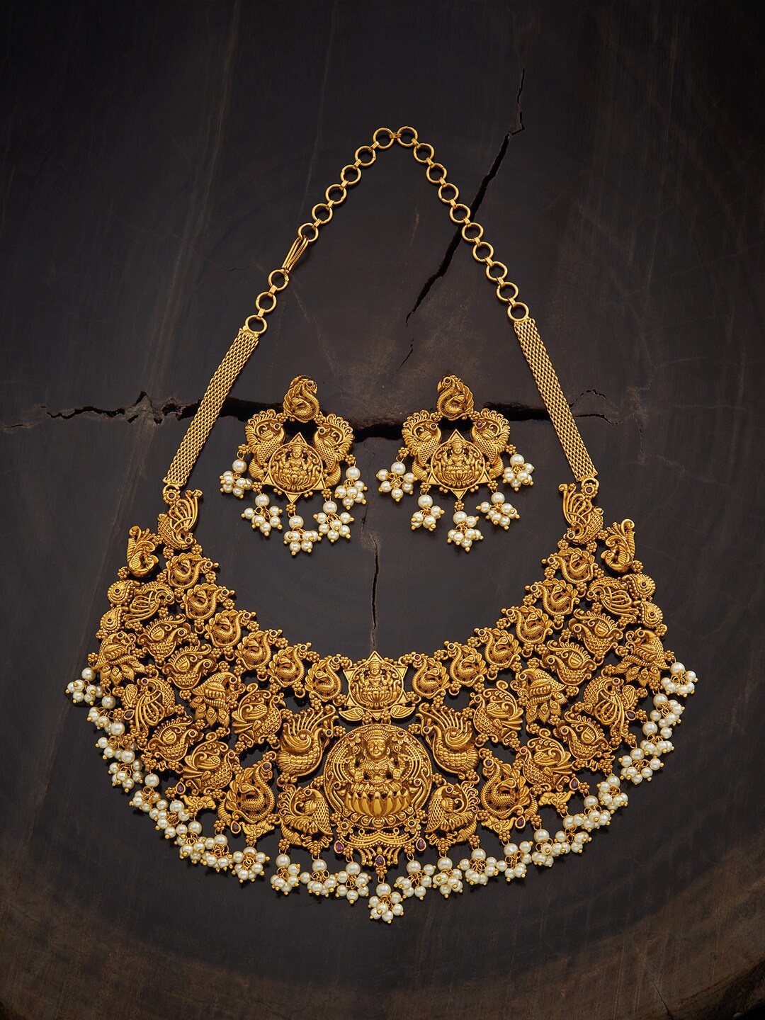 

Kushal's Fashion Jewellery Women Red Gold-Plated Ruby Bridal Choker Jewellery Set