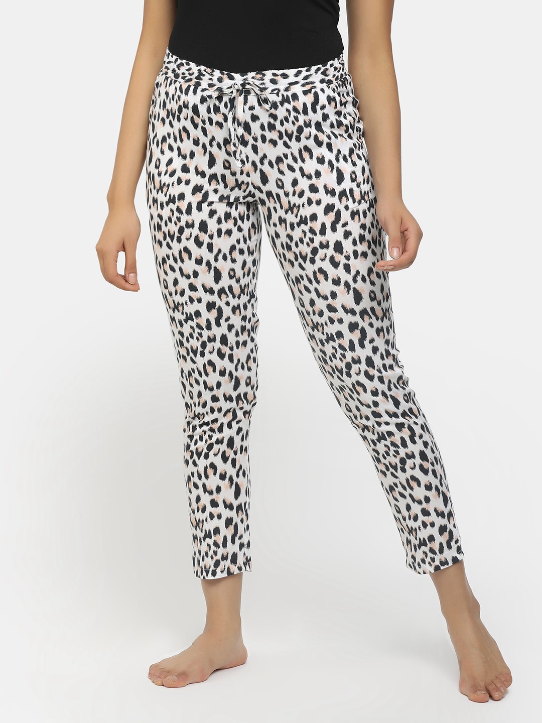 

V-Mart Women White & Black Printed Cropped Lounge Pants