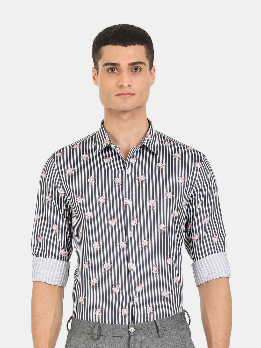 

Excalibur Men Grey Slim Fit Striped Casual Shirt
