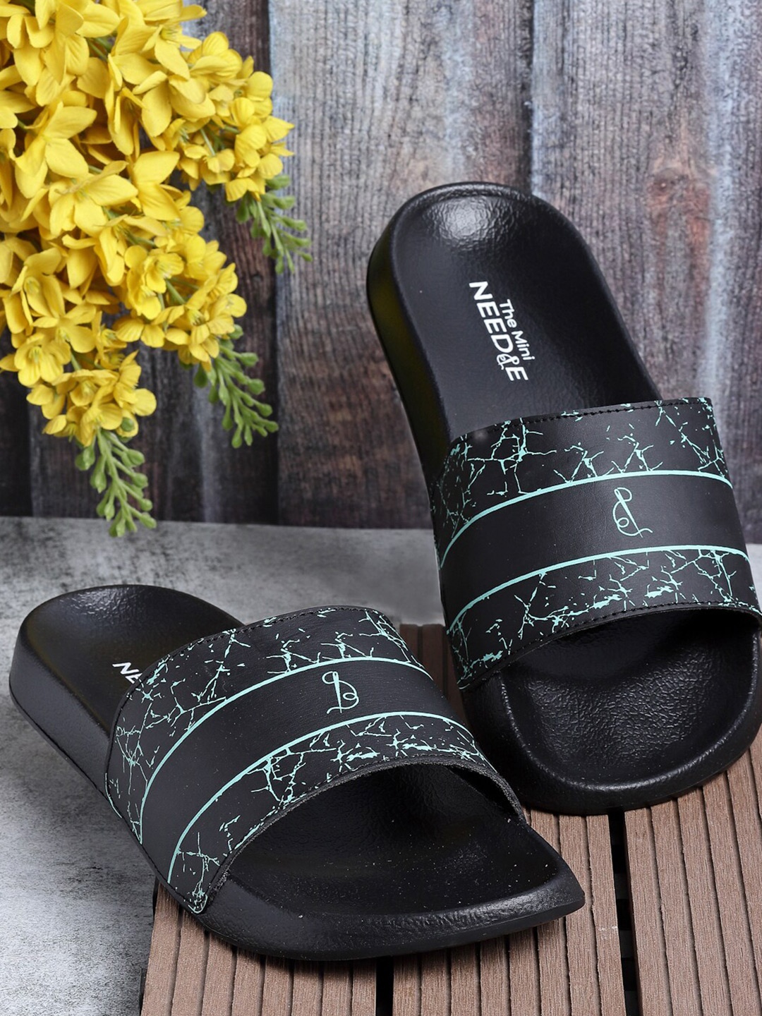 

The Mini NEEDLE Men Black & Blue Printed Sliders