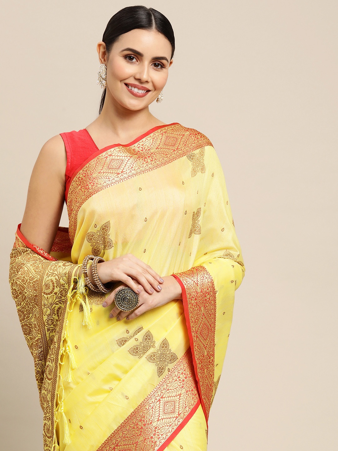 

elora Yellow & Gold Ethnic Motifs Silk Blend Celebrity Banarasi Saree