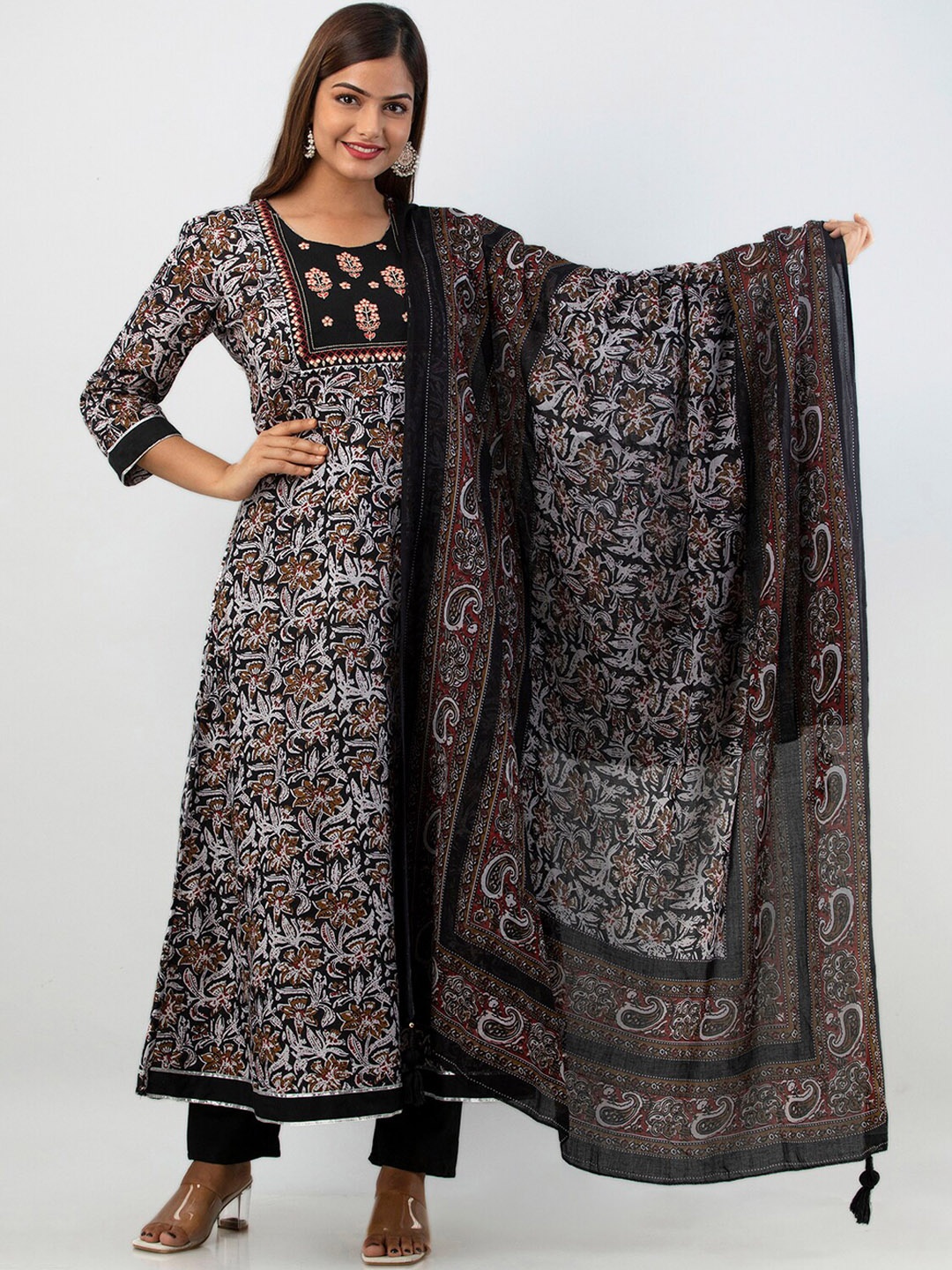 

KALINI Women Black Floral Printed Gotta Patti Pure Cotton Kurti with Trousers
