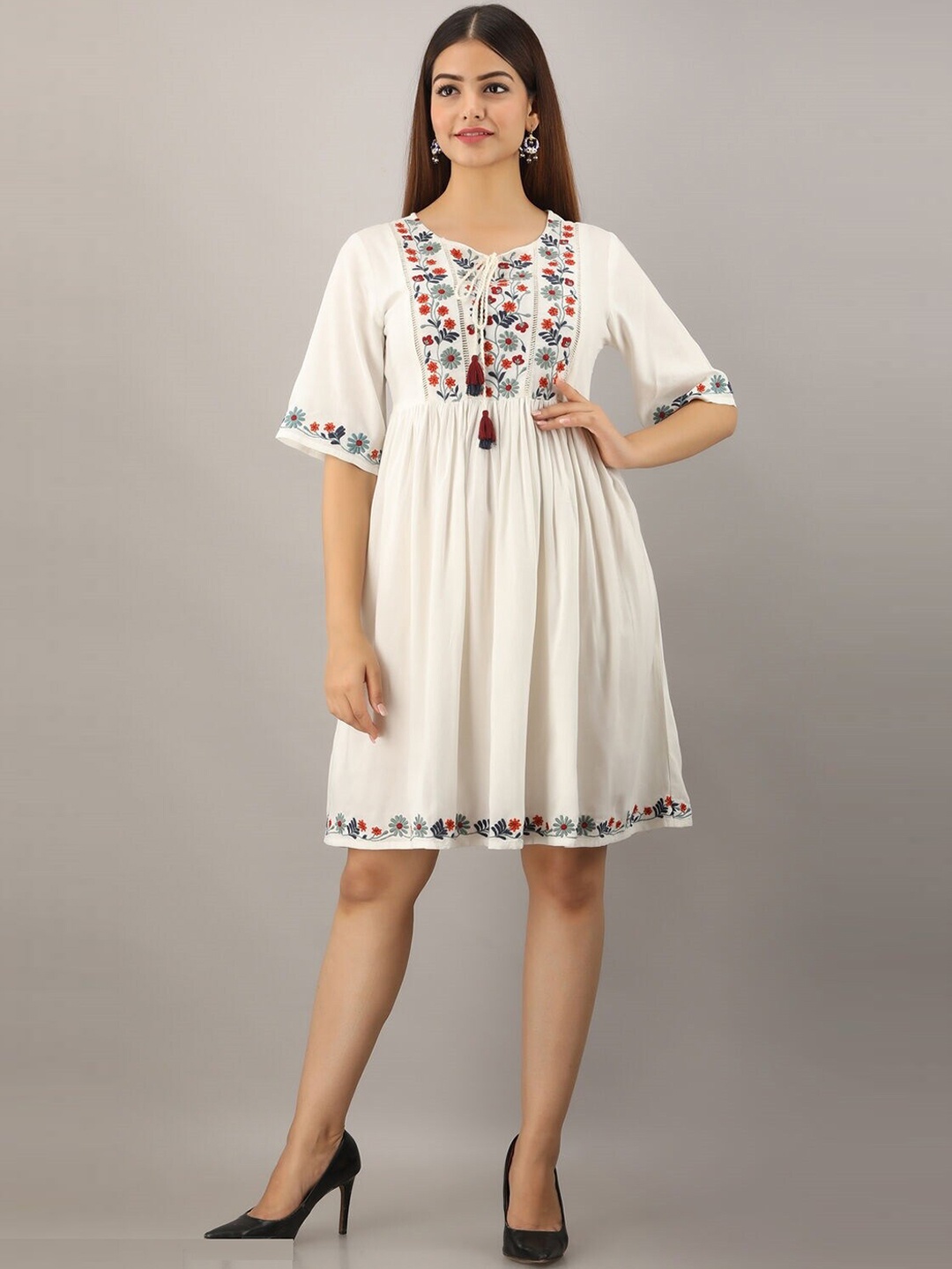 

Sangria Women White Kurtas