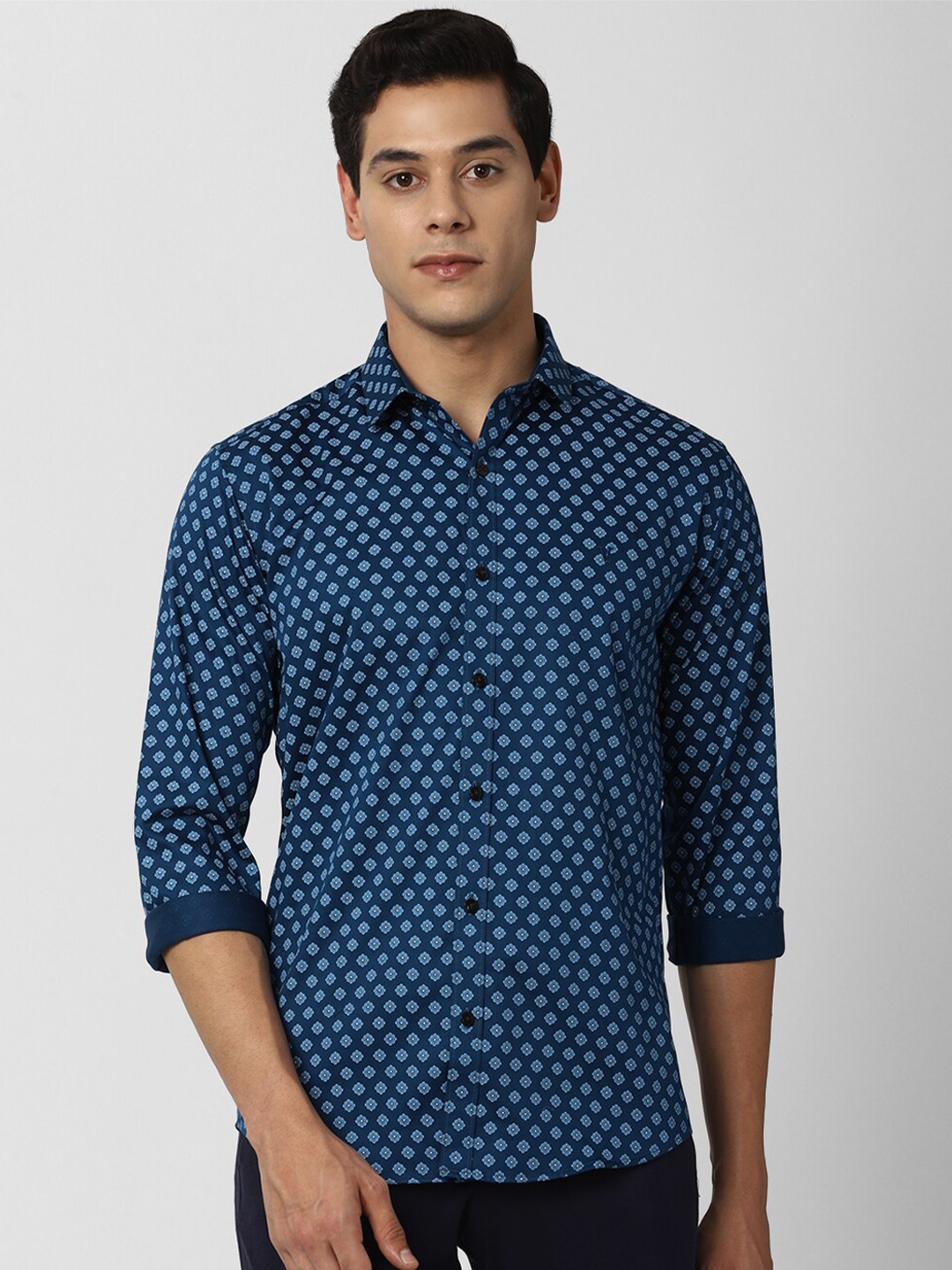 

V Dot Men Navy Blue Slim Fit Printed Casual Shirt