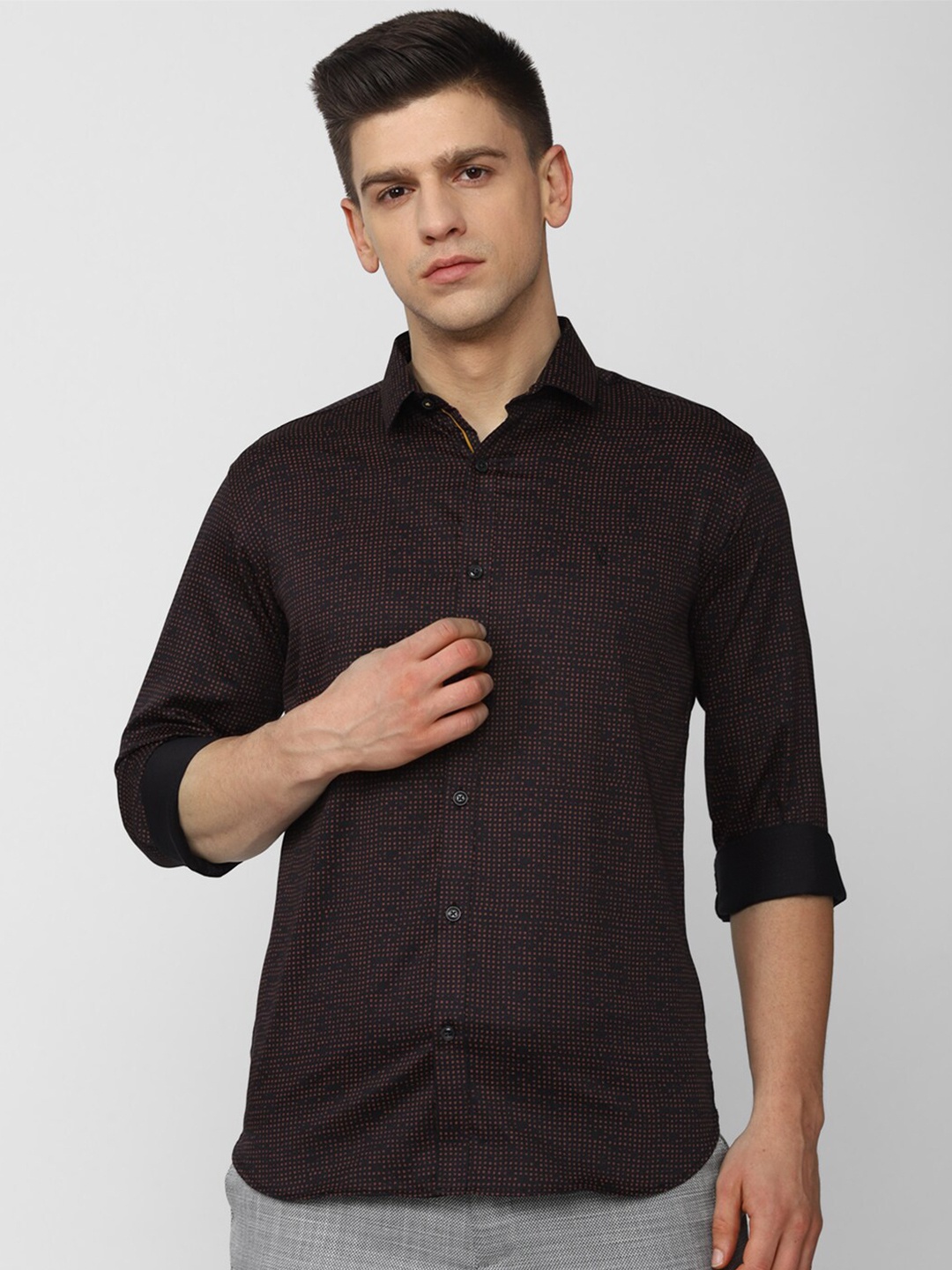 

V Dot Men Brown Slim Fit Casual Shirt