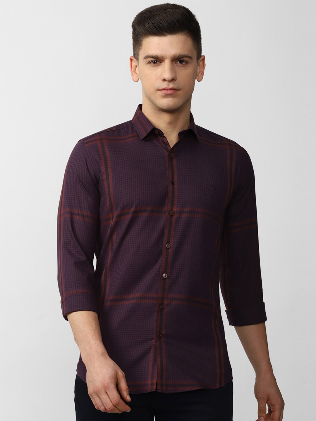 

V Dot Men Purple Slim Fit Checked Casual Shirt