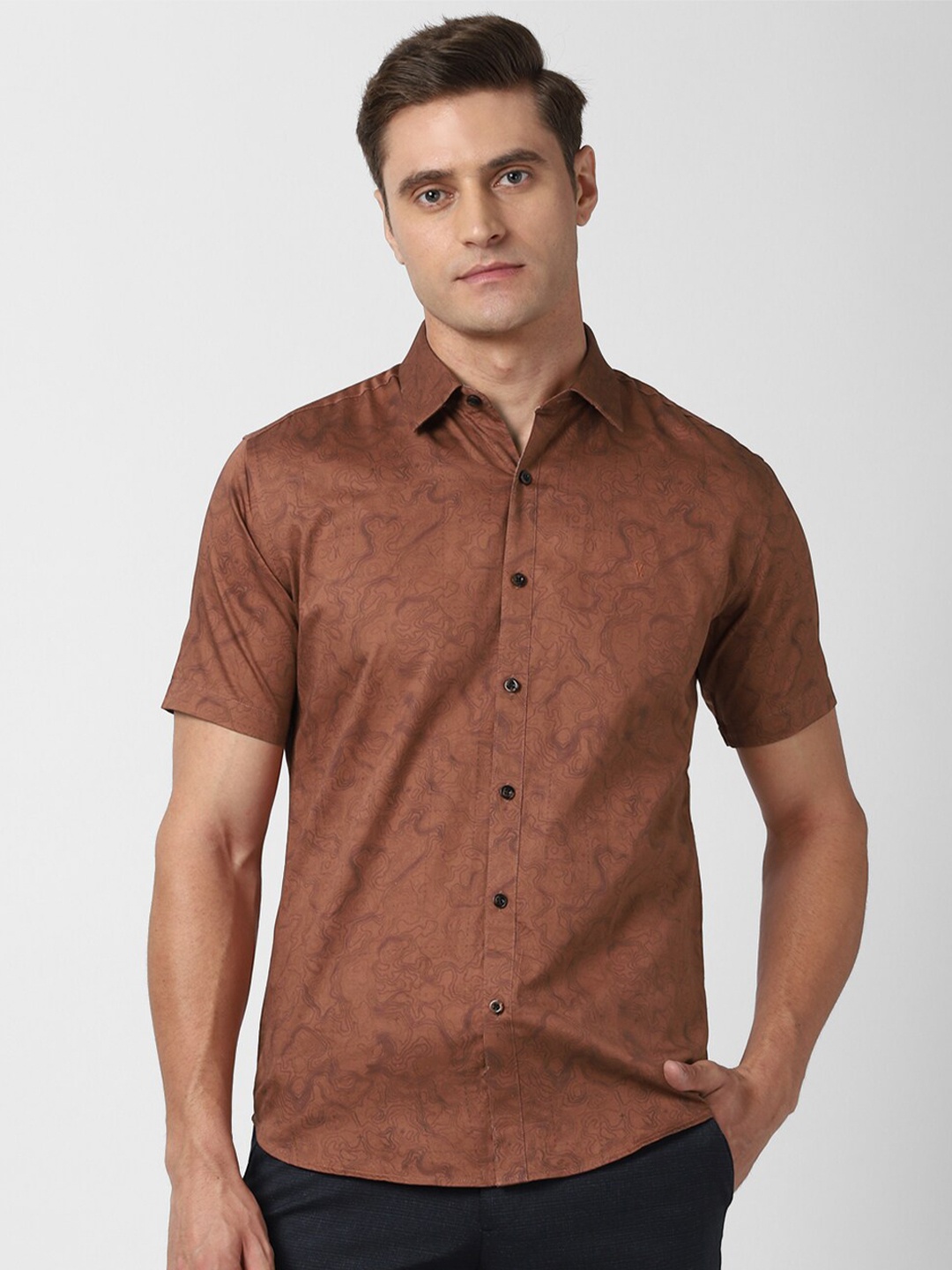 

V Dot Men Brown Slim Fit Floral Printed Casual Shirt