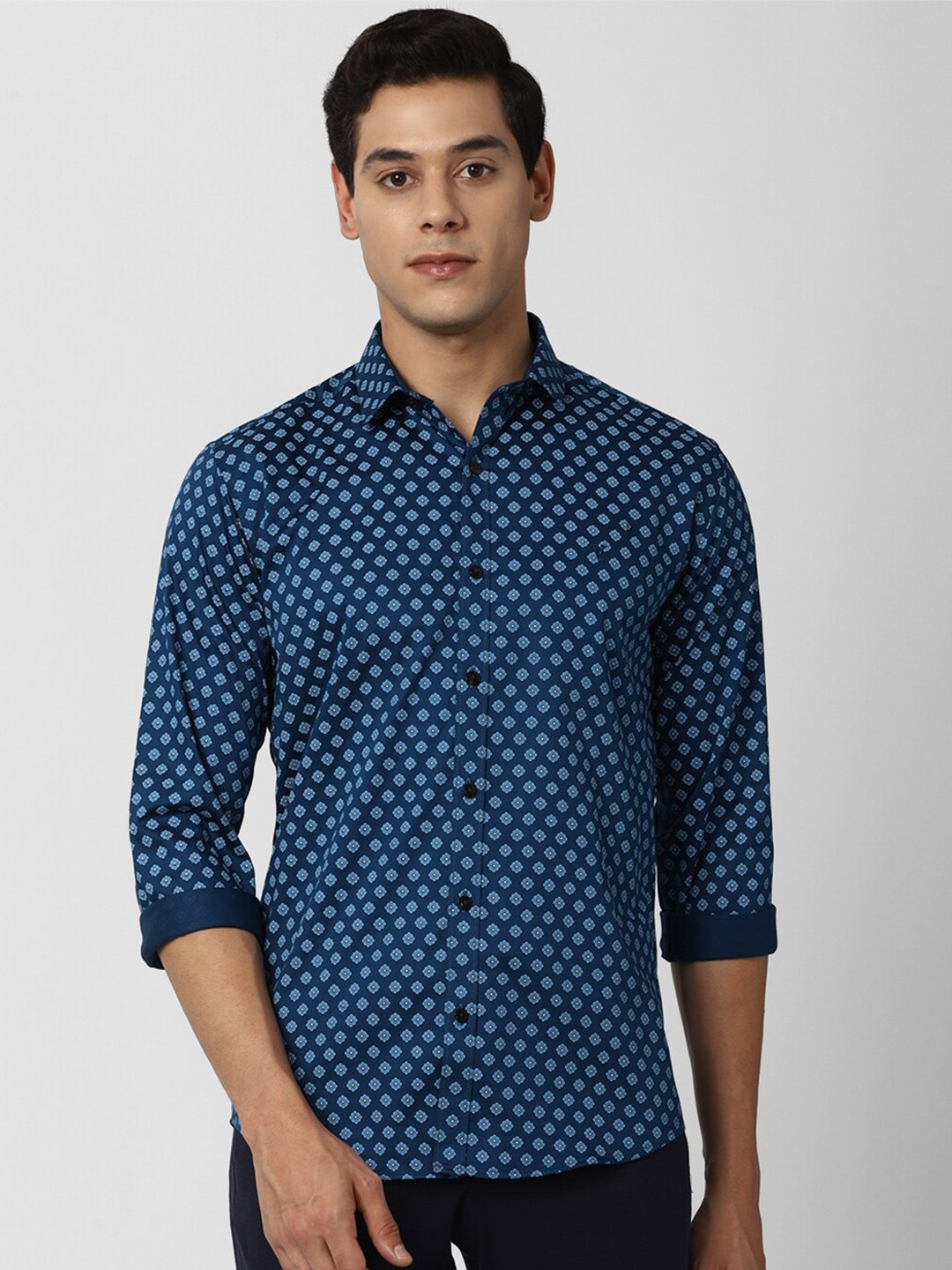 

V Dot Men Navy Blue Slim Fit Printed Casual Shirt