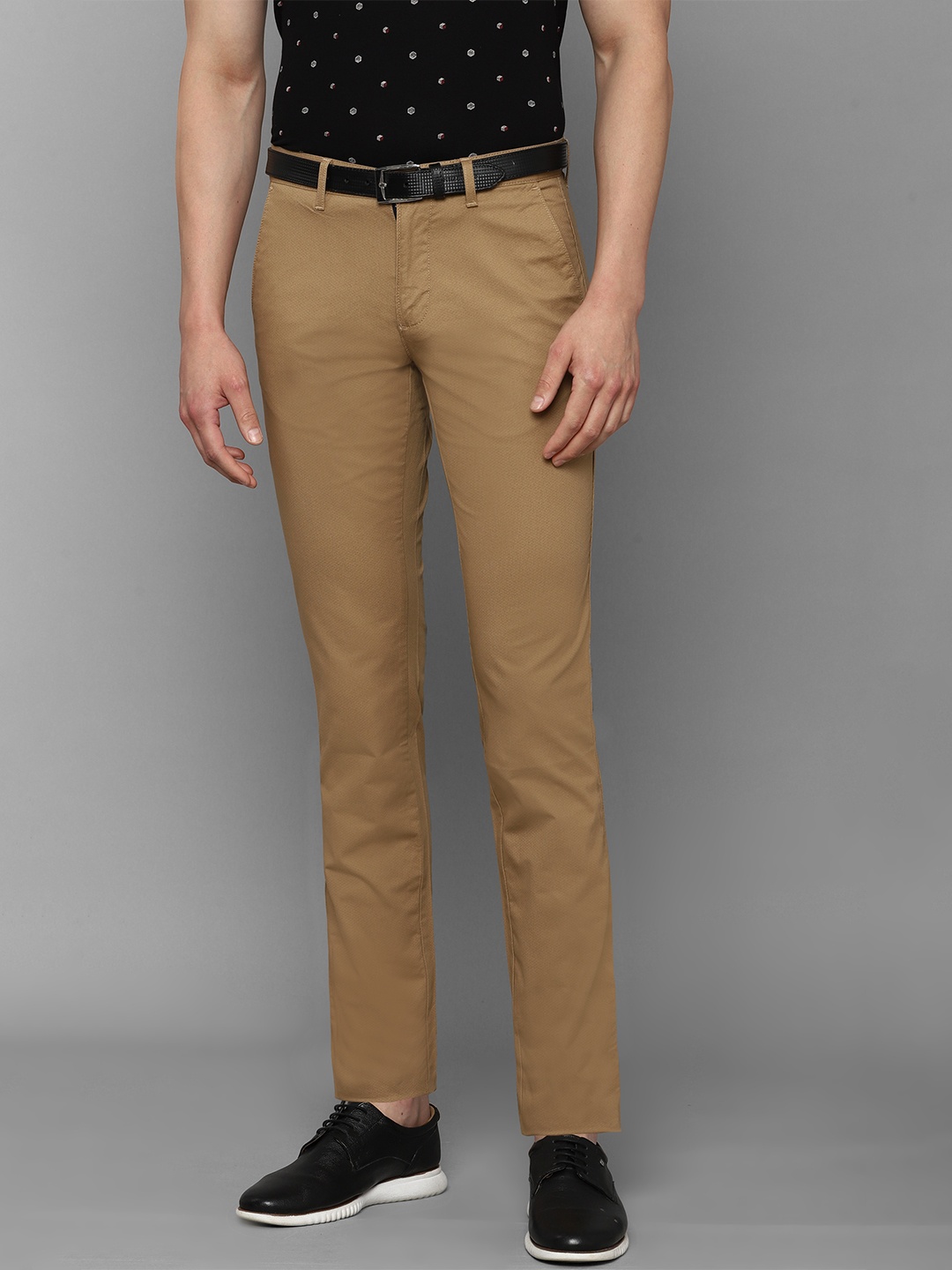 

Louis Philippe Sport Men Beige & Blue Slim Fit Low-Rise Regular Trousers