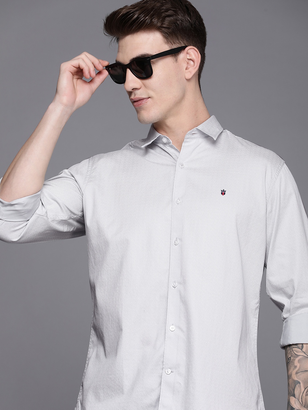 

Louis Philippe Sport Men Grey Solid Slim Fit Pure Cotton Casual Shirt