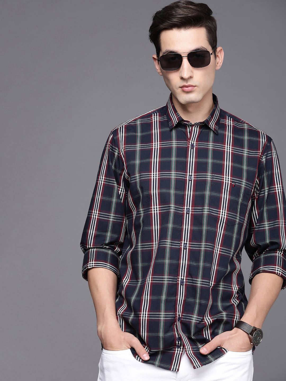 

Louis Philippe Sport Men Navy Blue And Maroon Slim Fit Checked Pure Cotton Casual Shirt