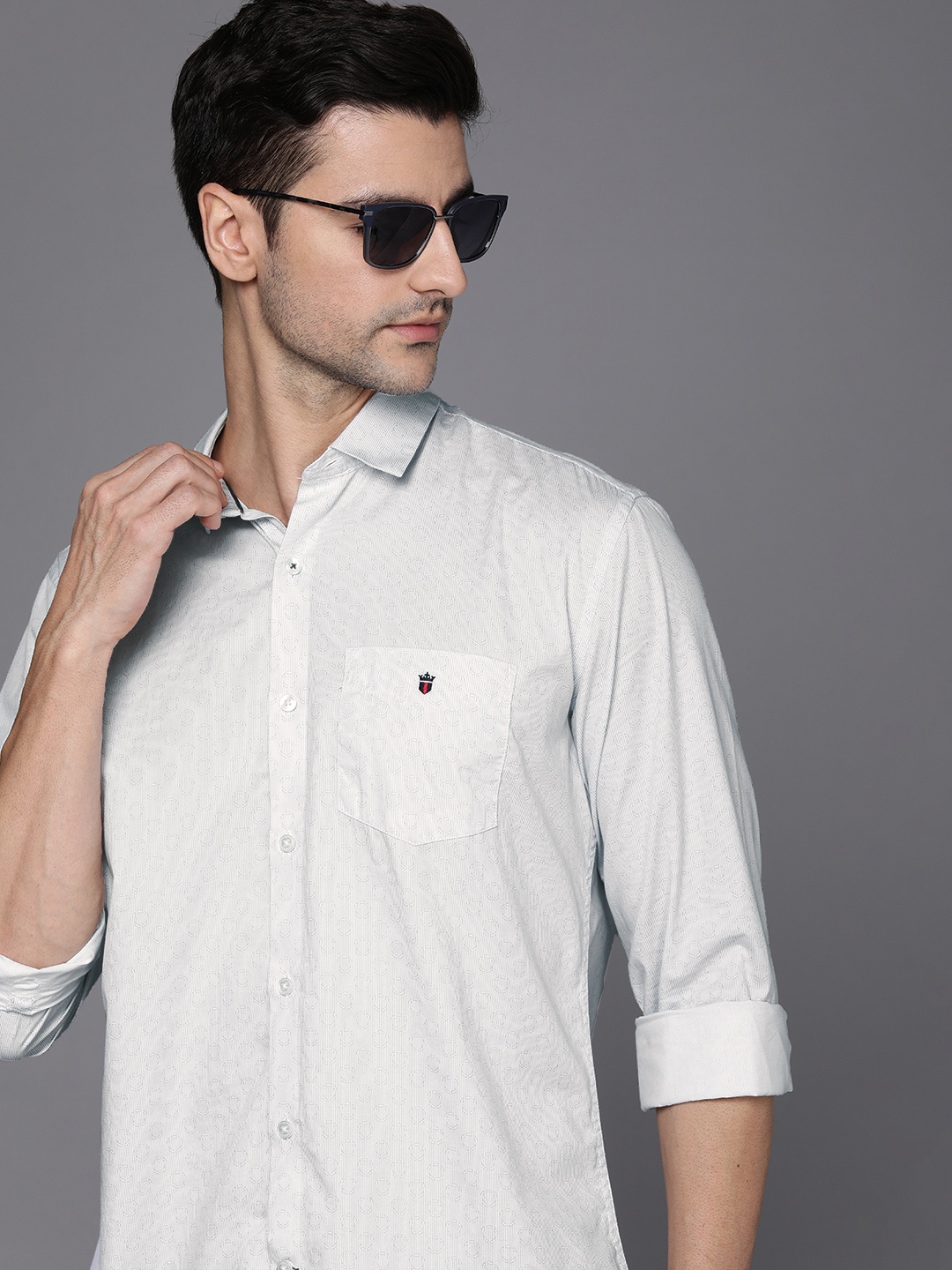 

Louis Philippe Sport Men White & Blue Slim Fit Printed Pure Cotton Casual Shirt
