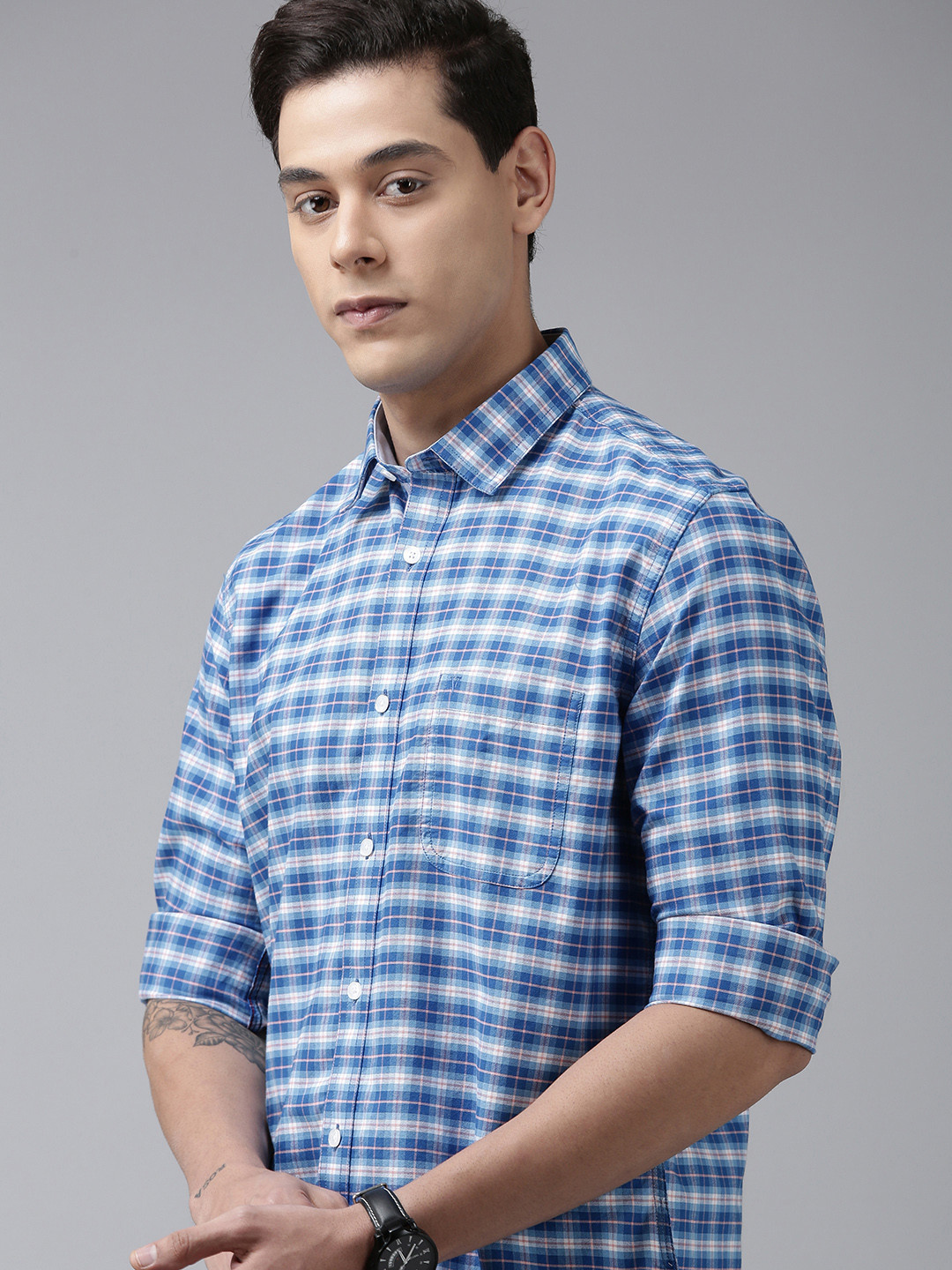 

Van Heusen Sport Men Blue Slim Fit Checked Pure Cotton Casual Shirt